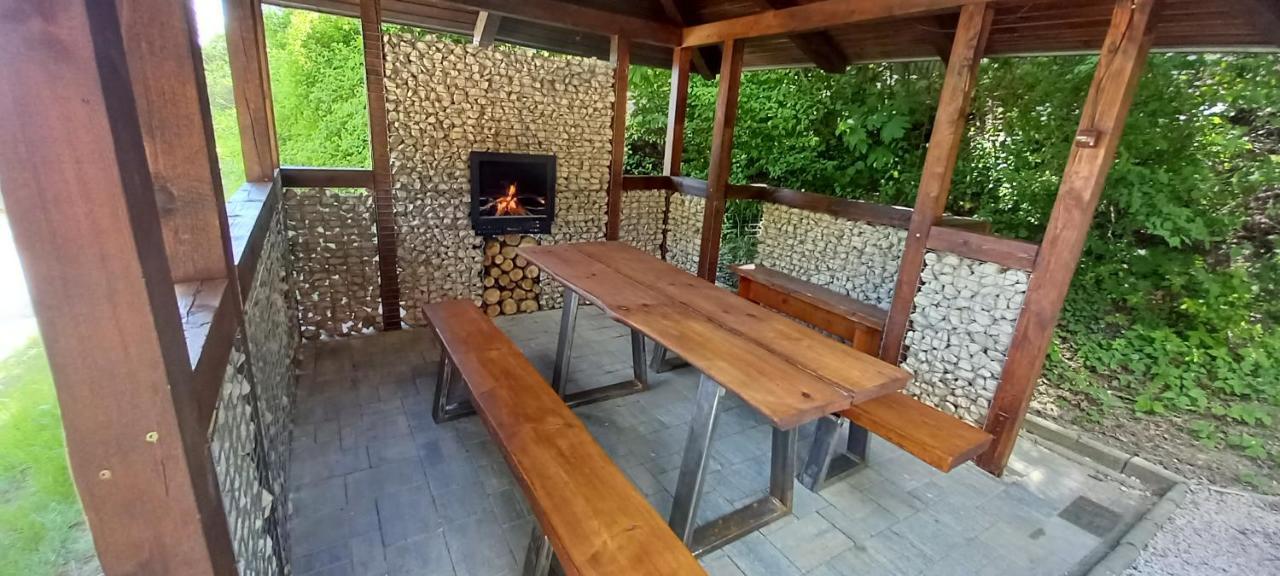 Ride Pub Drienica Apartment Екстериор снимка