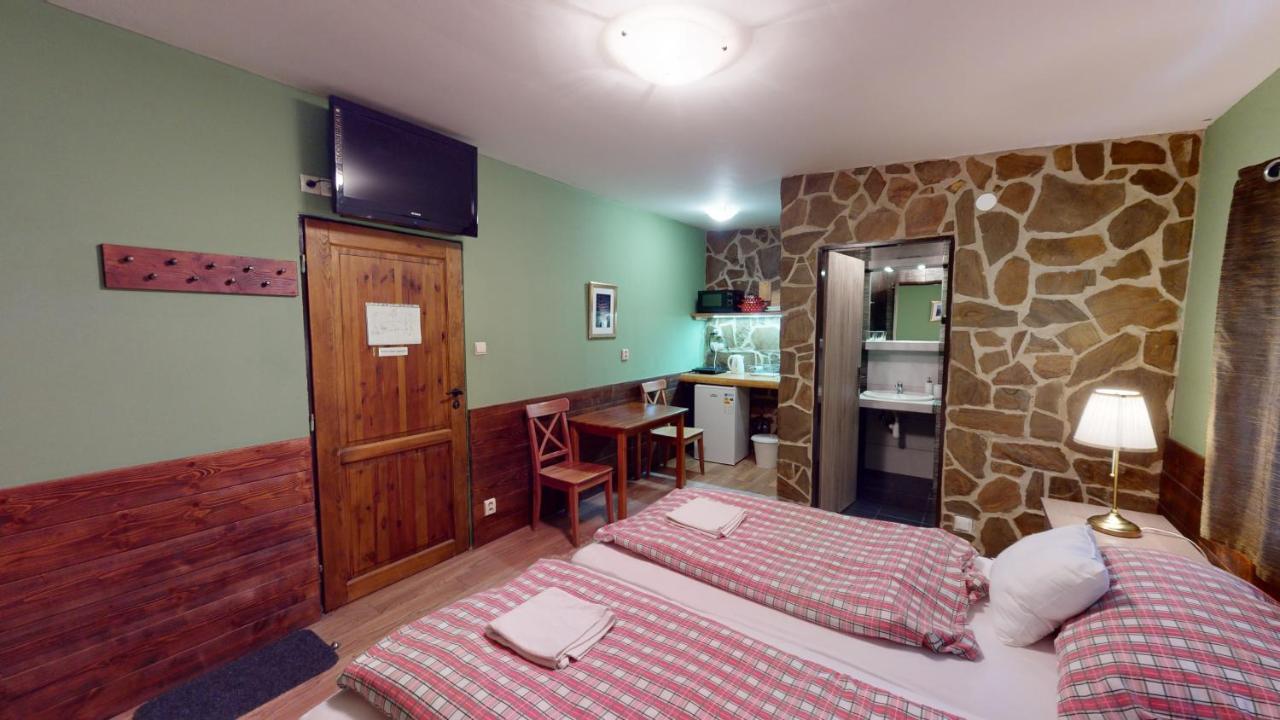 Ride Pub Drienica Apartment Екстериор снимка
